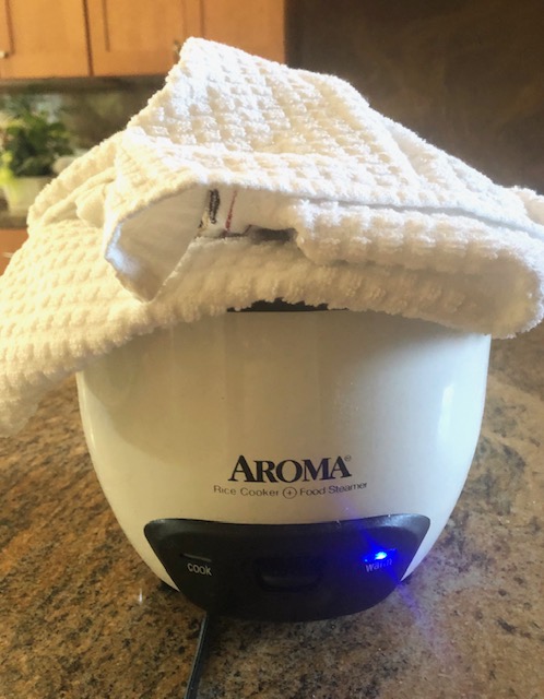 Rice Cooker with dish towel