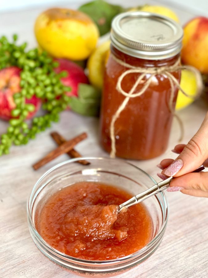 Instant Pot Cinnamon Apple Sauce servied in a bowl