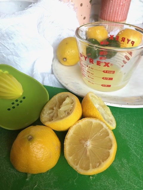 Fresh lemons for lemon juice